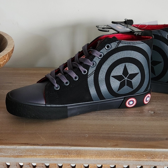 ๐ Captain America High-Top Sneakers โ Size 8.5 Marvel Avengers โ New with Tags - Picture 7 of 12